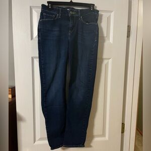 Women’s Levi jeans.